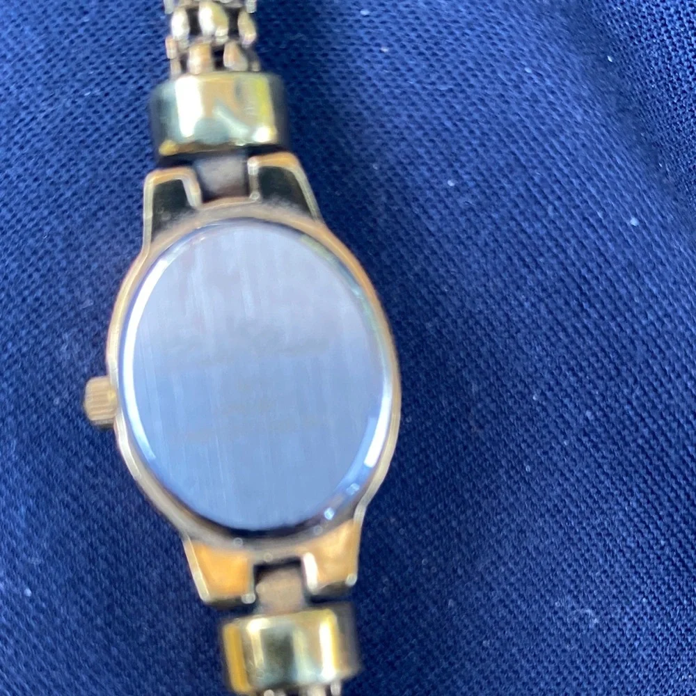 Luxurious Gold Women's Quartz Watch